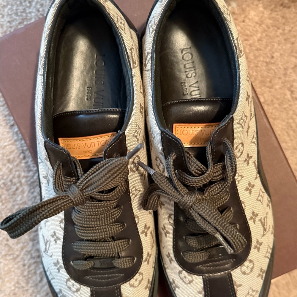 Louis Vuitton Black and Cream Monogram Shoes - Picture 2 of 7
